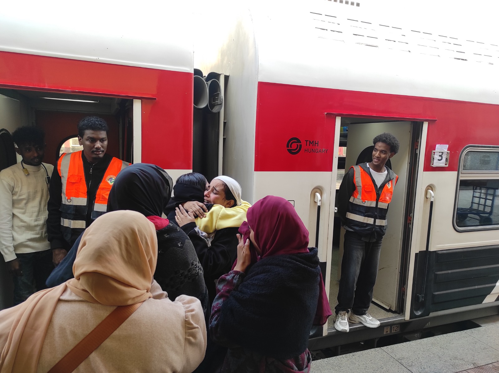 سكك حديد مصر مستمرة في نقل الإخوة السودانيين في مشروع العودة الطوعية 7 1765629320 636 سكك حديد مصر مستمرة في نقل الإخوة السودانيين في مشروع