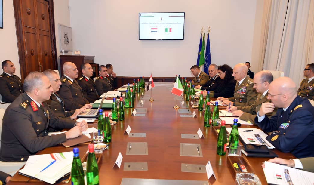 رئيس الأركان يرجع مصر بعد زيارة رسمية لإيطاليا ناقش فيها التعاون العسكري 3 لقاء الفريق أحمد خليفة مع المسؤولين الإيطاليين