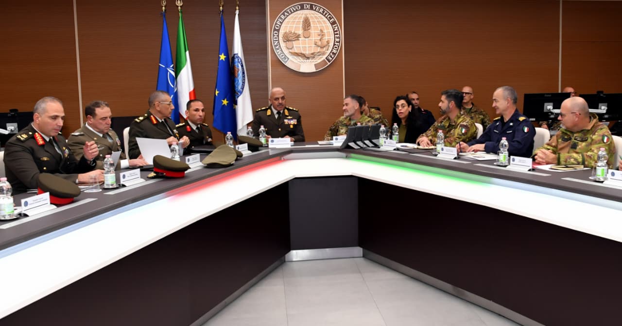 رئيس الأركان يرجع مصر بعد زيارة رسمية لإيطاليا ناقش فيها التعاون العسكري 7 استعراض حرس الشرف في إيطاليا