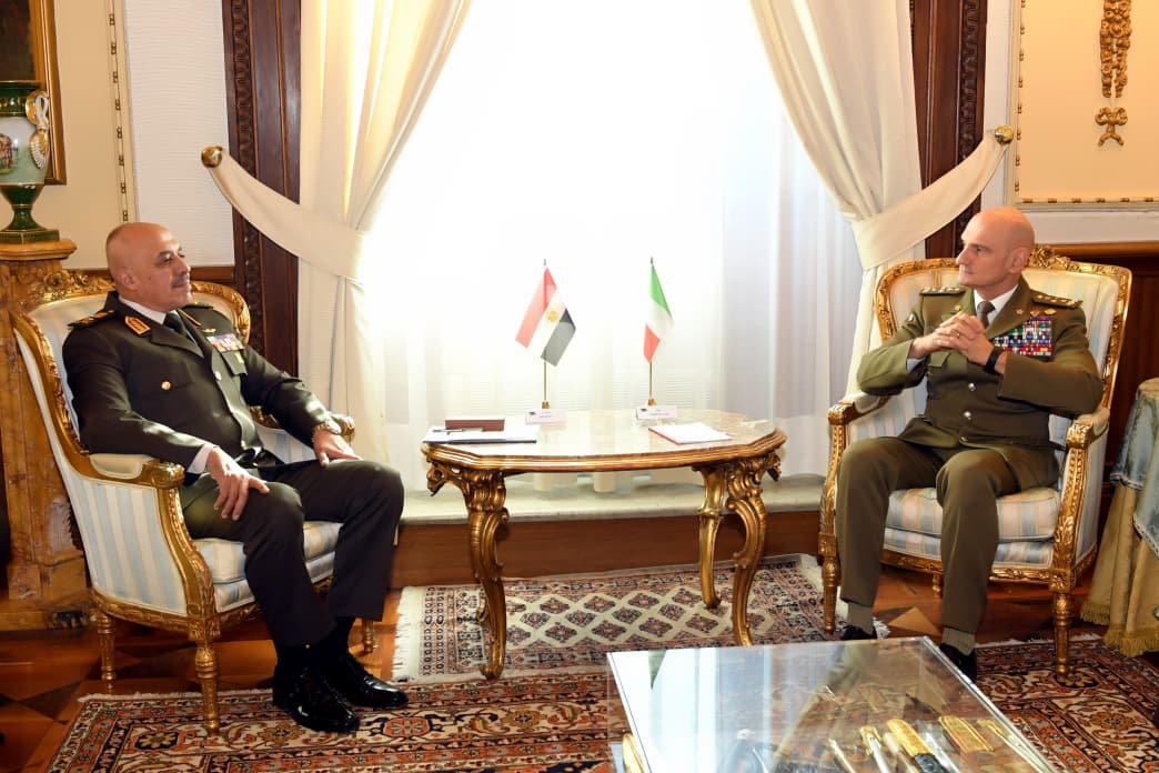 رئيس الأركان يرجع مصر بعد زيارة رسمية لإيطاليا ناقش فيها التعاون العسكري 8 الاحترافية في إدارة العمليات العسكرية