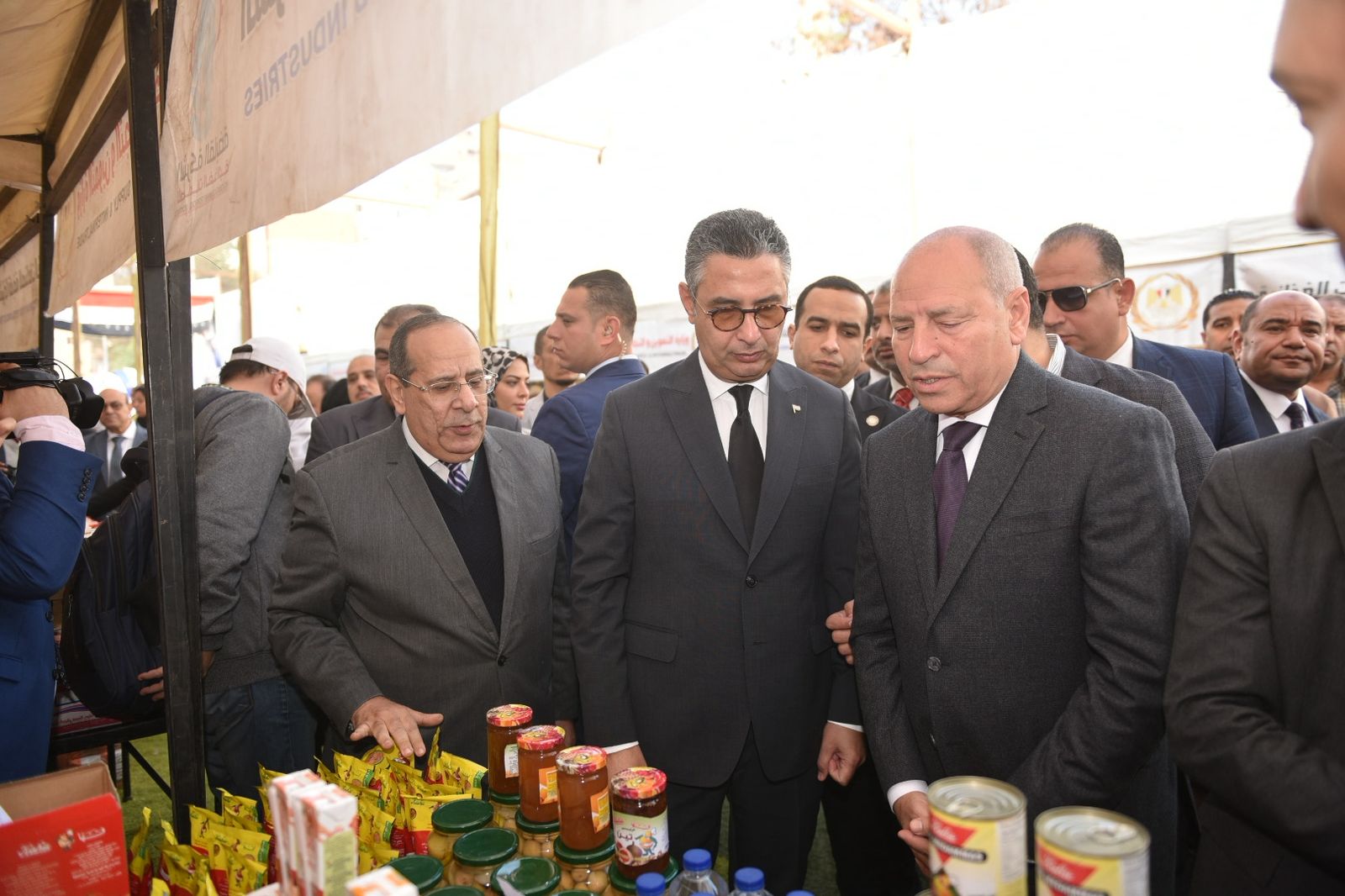 افتتاح سوق "اليوم الواحد" في المرج بحضور وزير التموين ومحافظ القاهرة 3 1765701437 894 افتتاح سوق اليوم الواحد في المرج بحضور وزير التموين ومحافظ