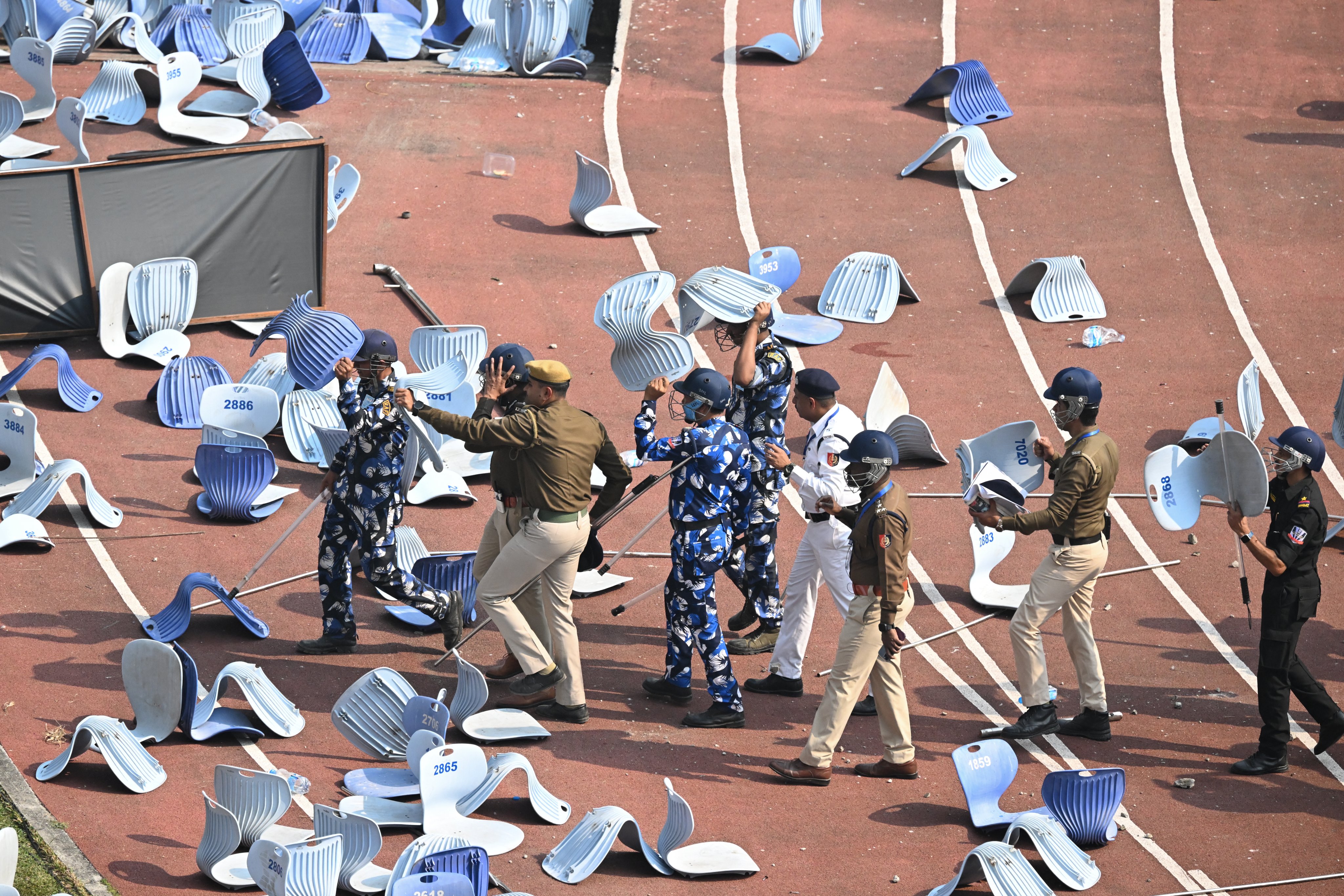 فوضى وخربشة في كولكتا خلال افتتاح تمثال ميسي 6 احتفاء الجماهير بميسي