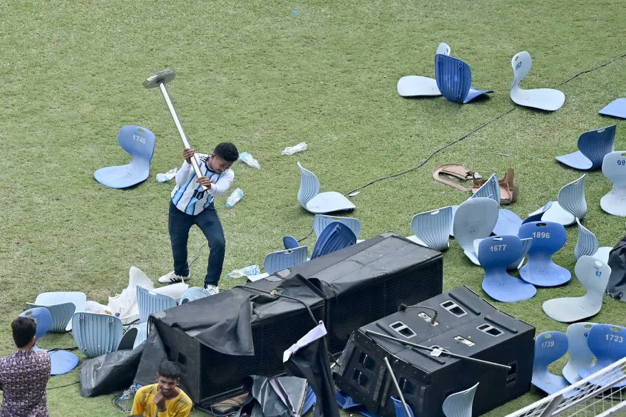 فوضى وخربشة في كولكتا خلال افتتاح تمثال ميسي 4 تمثال ميسي في كولكاتا