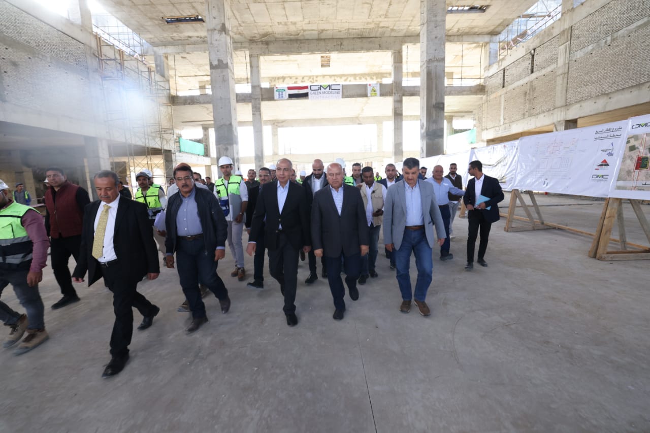 إنشاء رصيف لشحن البضائع في محطة قوص للقطار الكهربائي لخدمة المنطقة الصناعية في قنا 2 صورة 1