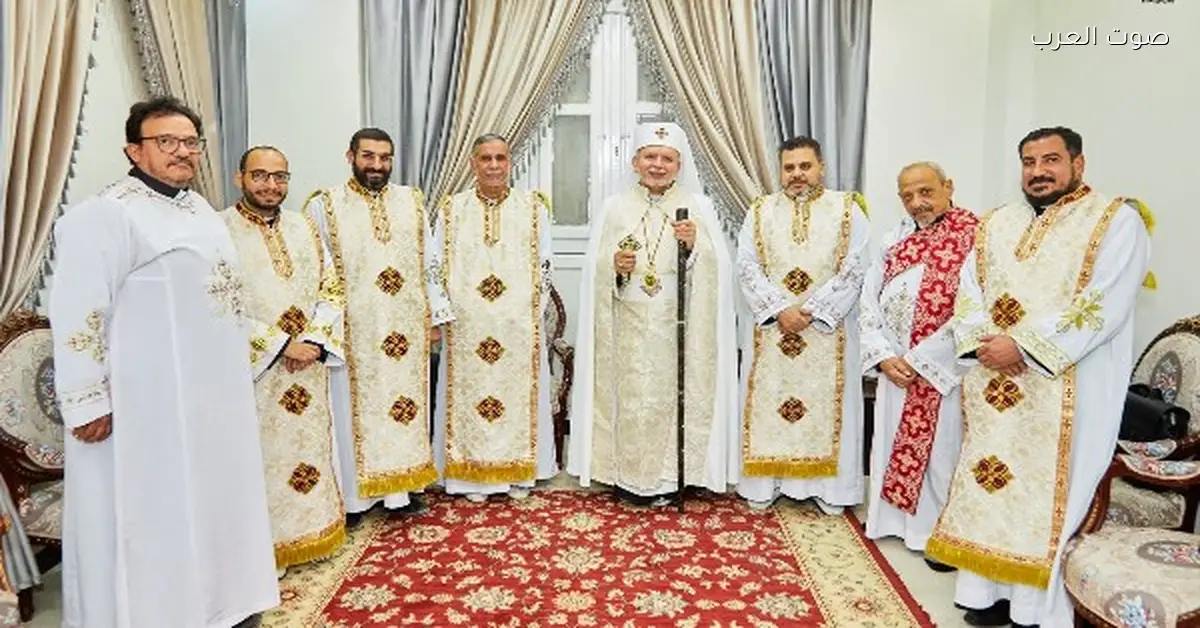 الأنبا بولا يقيم قداس المناولة في كنيسة العذراء والملاك ميخائيل بالعاشر