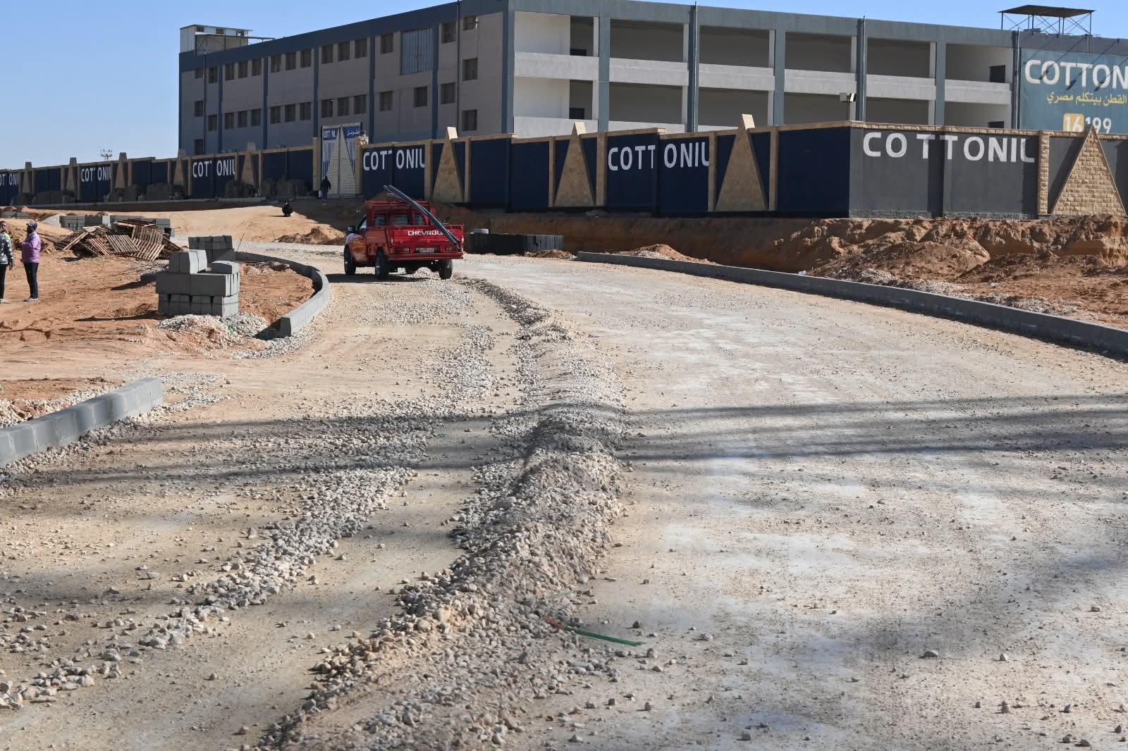 الإسكان تتحمل تكلفة إصلاح خط المياه المغذي لمدينة الشروق 2 صورة لخط المياه