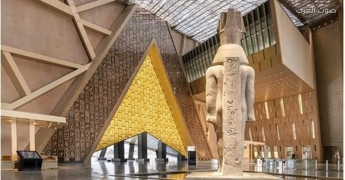 السياحة: الأمطار اللي نزلت في بهو المتحف الكبير مناسبة لتصميمه المعماري