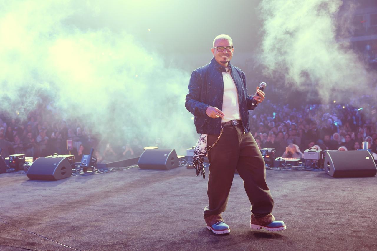 الهضبة يولع الأجواء في الخليج .. عمرو دياب يتألق في حفلة رائعة بموسم الكويت 2 الهضبة يولع الأجواء في الخليج عمرو دياب يتألق في حفلة