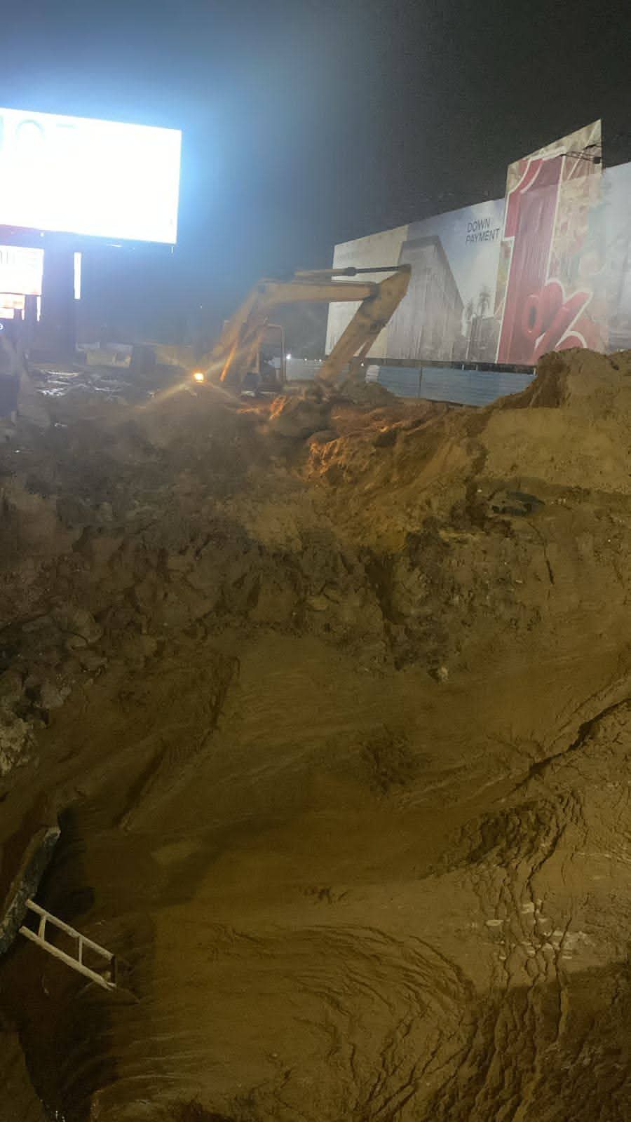 انقطاع خدمات المياه في عدة مناطق بحدائق أكتوبر بسبب كسر مفاجئ في الخط الرئيسي 2 صورة 1