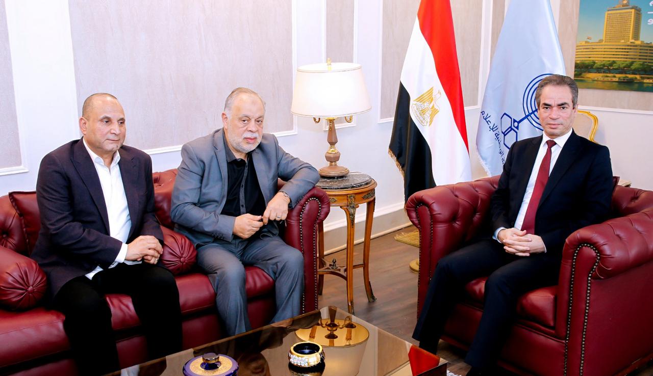 بحضور المسلماني.. نقيبا الممثلين والسينمائيين يتناقشوا عن التعاون في ماسبيرو 2 لقاء أحمد المسلماني مع النقابات الفنية