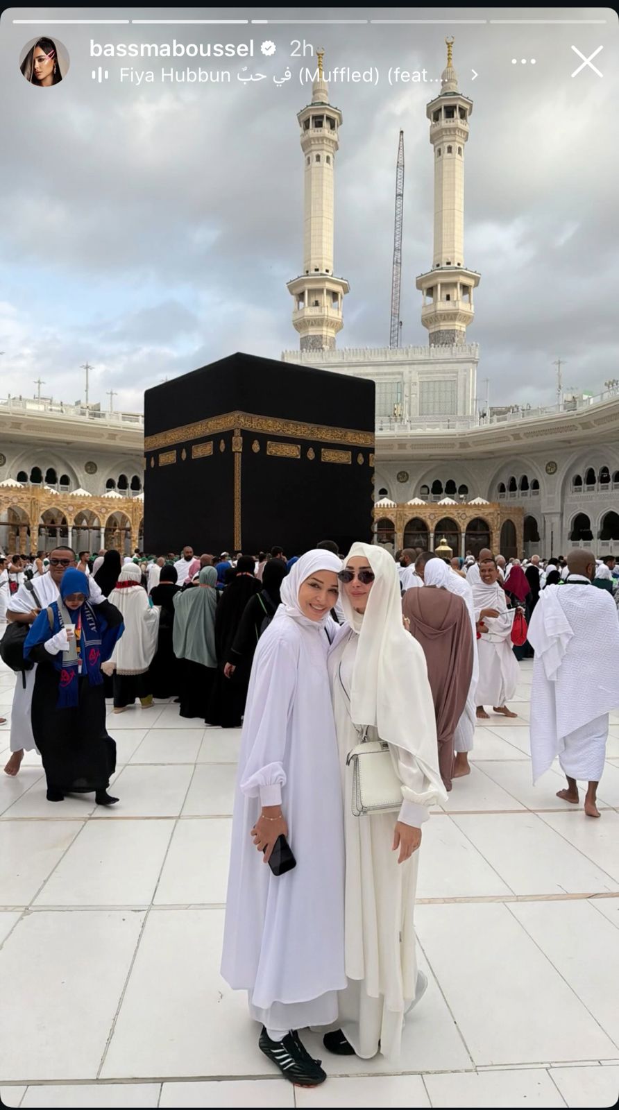 بسمة بوسيل تنشر صور من الحرم المكي وهي بتؤدي العمرة