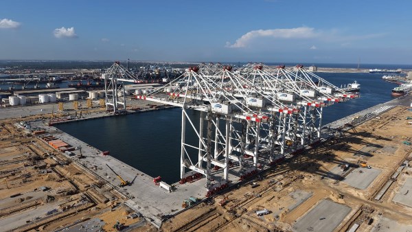 تصوير جوي يوضح تقدم شغل المرحلة الأولى من الخط الرابع للمترو 2 تقدم أعمال محطة حاويات تحيا مصر 1 بميناء دمياط