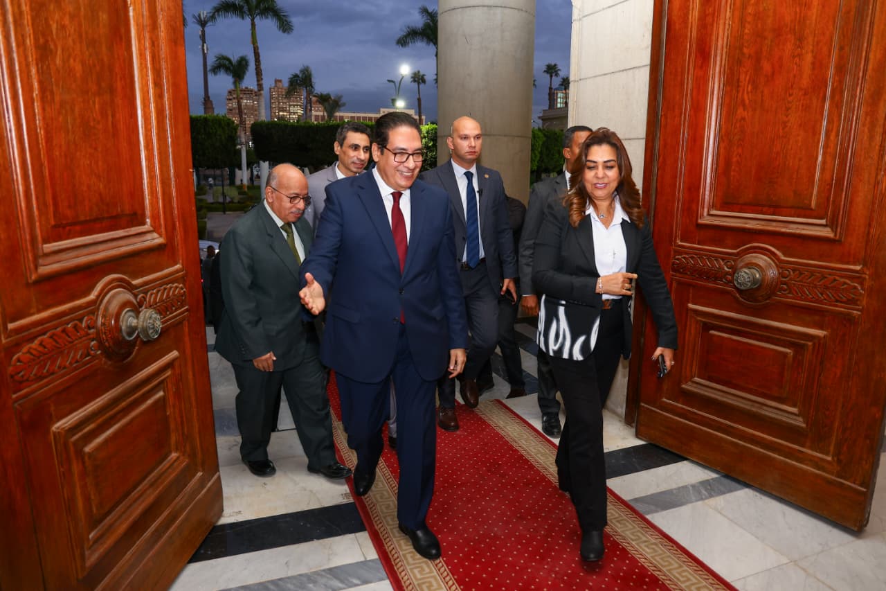 تعاون بين وزارة التنمية المحلية وتجارة القاهرة لتدريب وتأهيل الكوادر 2 تعاون بين وزارة التنمية المحلية وتجارة القاهرة لتدريب وتأهيل الكوادر