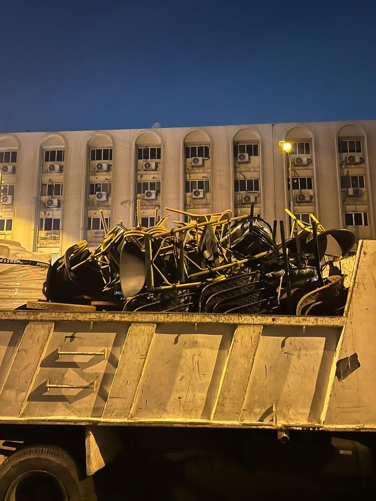 حملات لإزالة التعديات على الأرصفة من المحلات والكافيهات والمطاعم في شوارع مصر الجديدة والنزهة 2 حملات لإزالة التعديات على الأرصفة من المحلات والكافيهات والمطاعم في