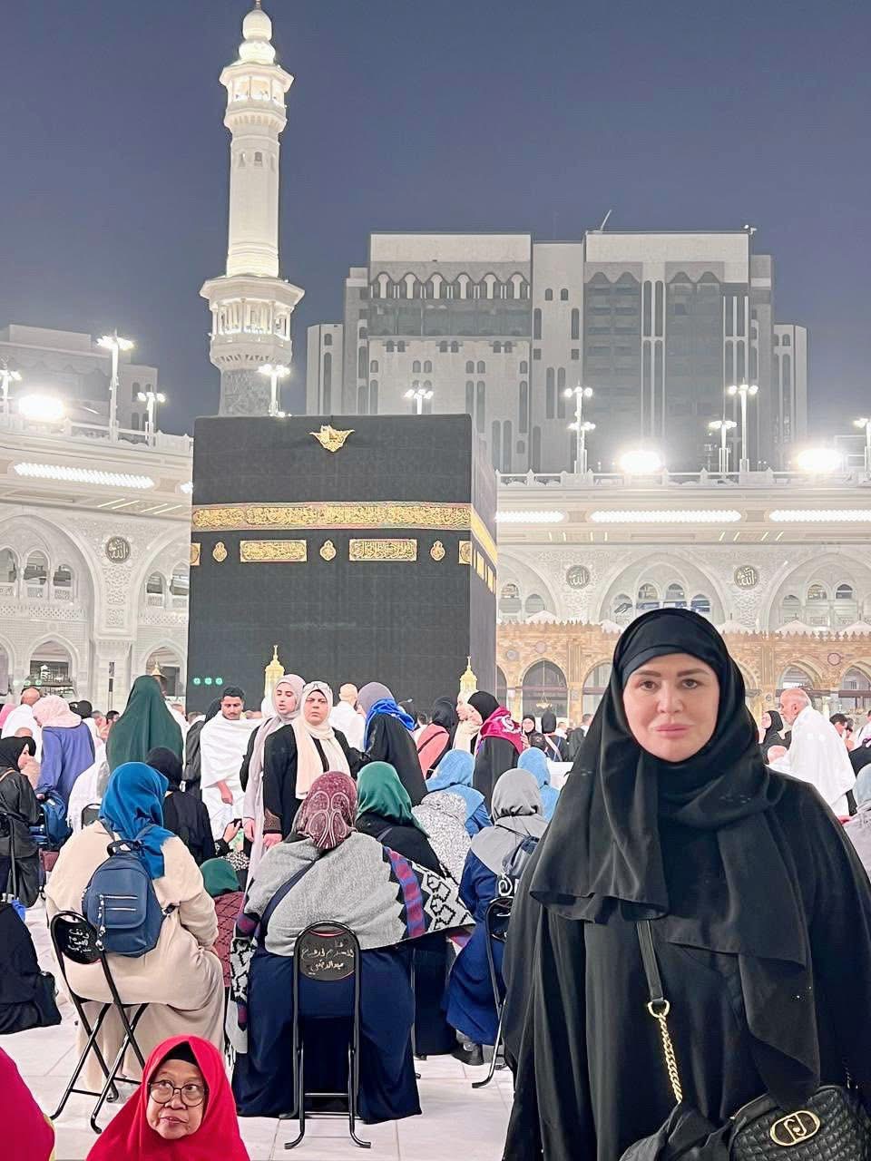 دموع إلهام شاهين على فراق والدتها.. بتعمل عُمرة ليها وبتبعت رسالة مؤثرة 2 دموع إلهام شاهين على فراق والدتها بتعمل عُمرة ليها وبتبعت