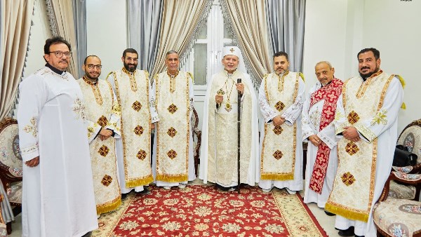 الأنبا بولا يترأس قداس المناولة الاحتفالية بكنيسة العذراء والملاك ميخائيل بالعاشر