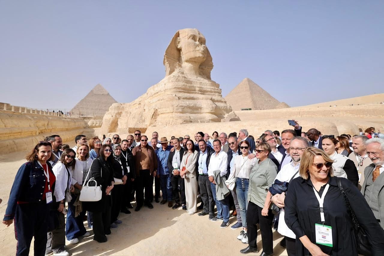 زاهي حواس قدام رؤساء برلمانات البحر المتوسط: الأهرامات دليل على عبقرية المصريين.. والمدينة المفقودة والكائنات الفضائية مش حقيقية 2 زاهي حواس قدام رؤساء برلمانات البحر المتوسط الأهرامات دليل على