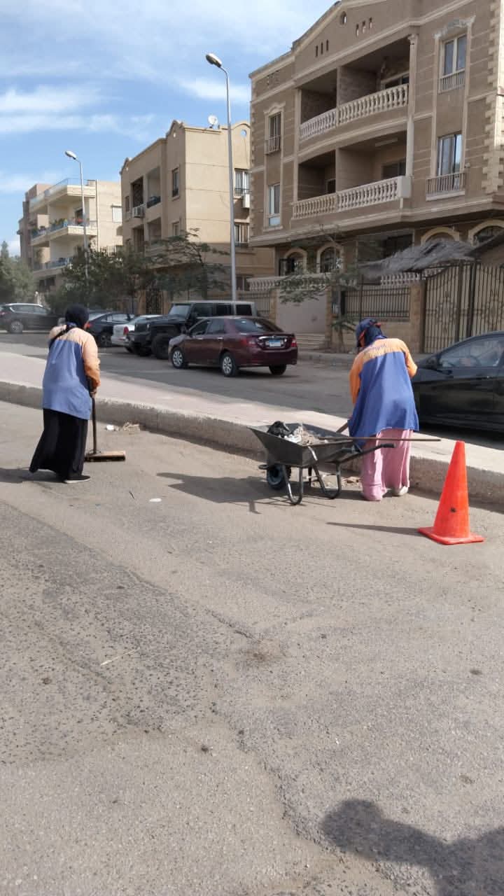زيادة المعدات والسيارات المكنسية في أحياء الشيخ زايد لمتابعة أعمال النظافة اليومية 2 زيادة المعدات والسيارات المكنسية في أحياء الشيخ زايد لمتابعة أعمال