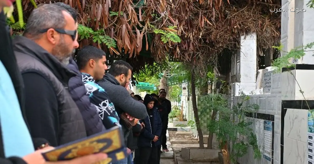 سباحو الزهور يروحوا يزوروا قبر زميلهم يوسف في بورسعيد