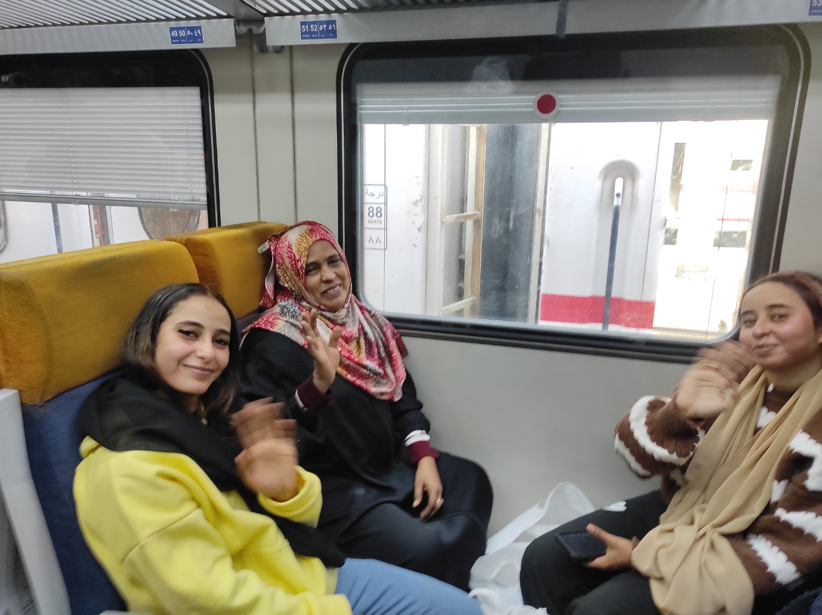 سكك حديد مصر مستمرة في نقل الإخوة السودانيين في مشروع العودة الطوعية 2 سكك حديد مصر مستمرة في نقل الإخوة السودانيين في مشروع