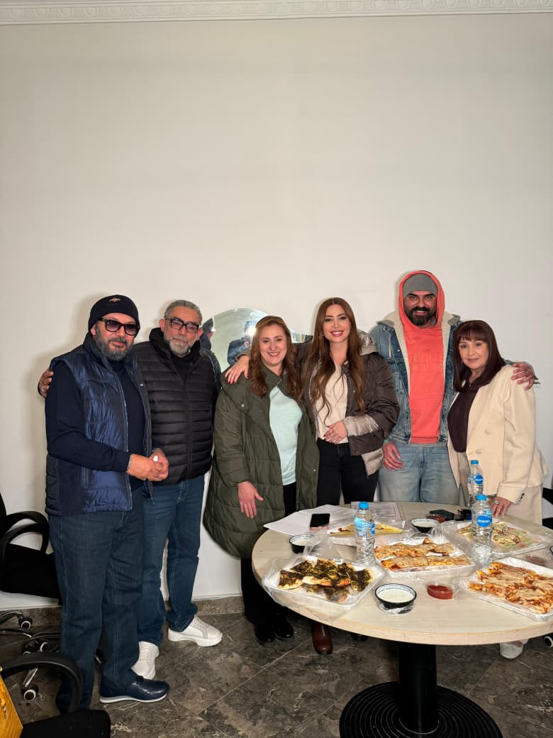صناع مسلسل "أنا وهو وهو" في البروفات النهائية قبل بدء التصوير 2 صناع مسلسل أنا وهو وهو في البروفات النهائية قبل بدء