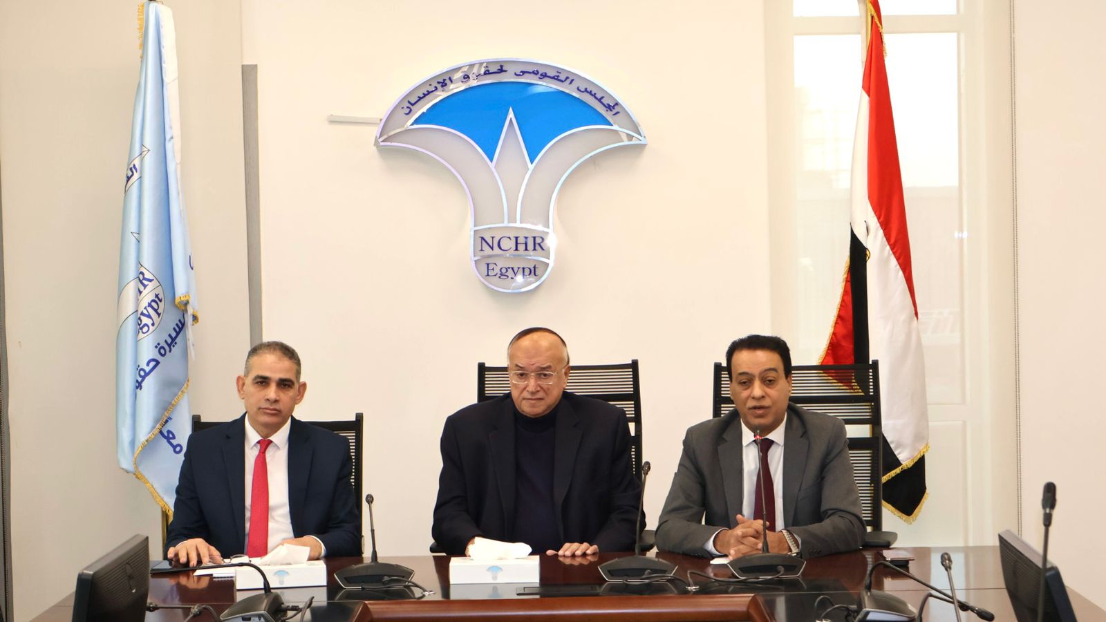 غرفة عمليات حقوق الإنسان تتابع الانتخابات بشكل مستمر 2 غرفة عمليات حقوق الإنسان تتابع الانتخابات بشكل مستمر