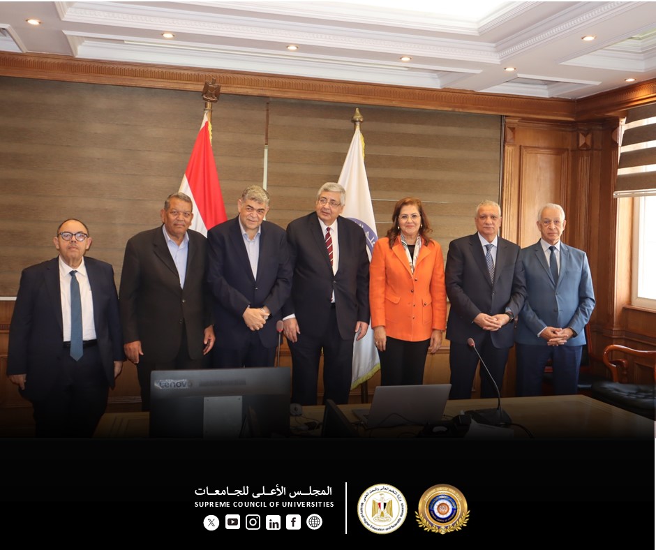 مستشار الرئيس يحضر بدء مقابلات مرشحين رئاسة جامعة بني سويف.. صور 2 صورة من المقابلات