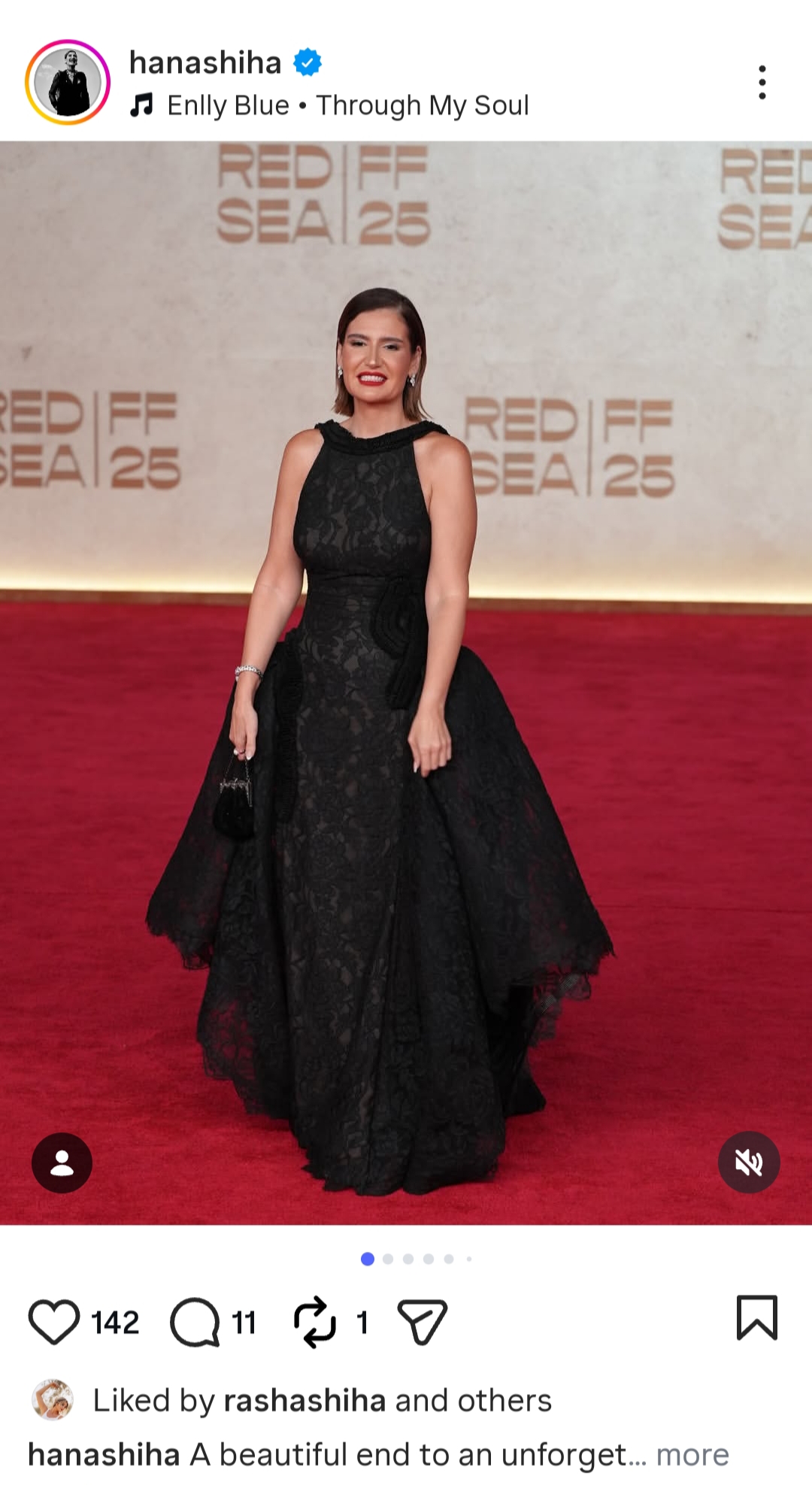 هنا شيحة تتألق بفستان مميز وتنشر صورها على إنستجرام