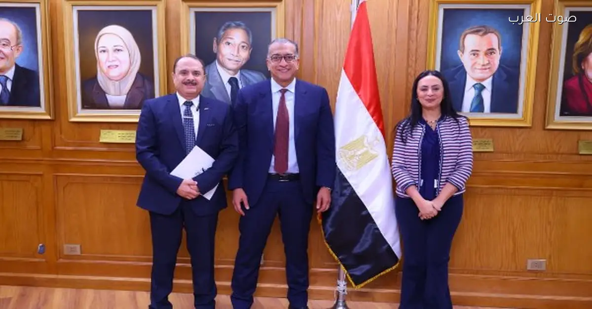 وزيرة التضامن تكرم قطاع التركات والعقارات والشؤون القانونية في بنك ناصر