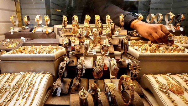 سعر الذهب عيار أربعة عشر في الأسواق اليوم الثاني عشر من يناير عام ألفين وستة وعشرين 4 أسعار الذهب اليوم الاثنين